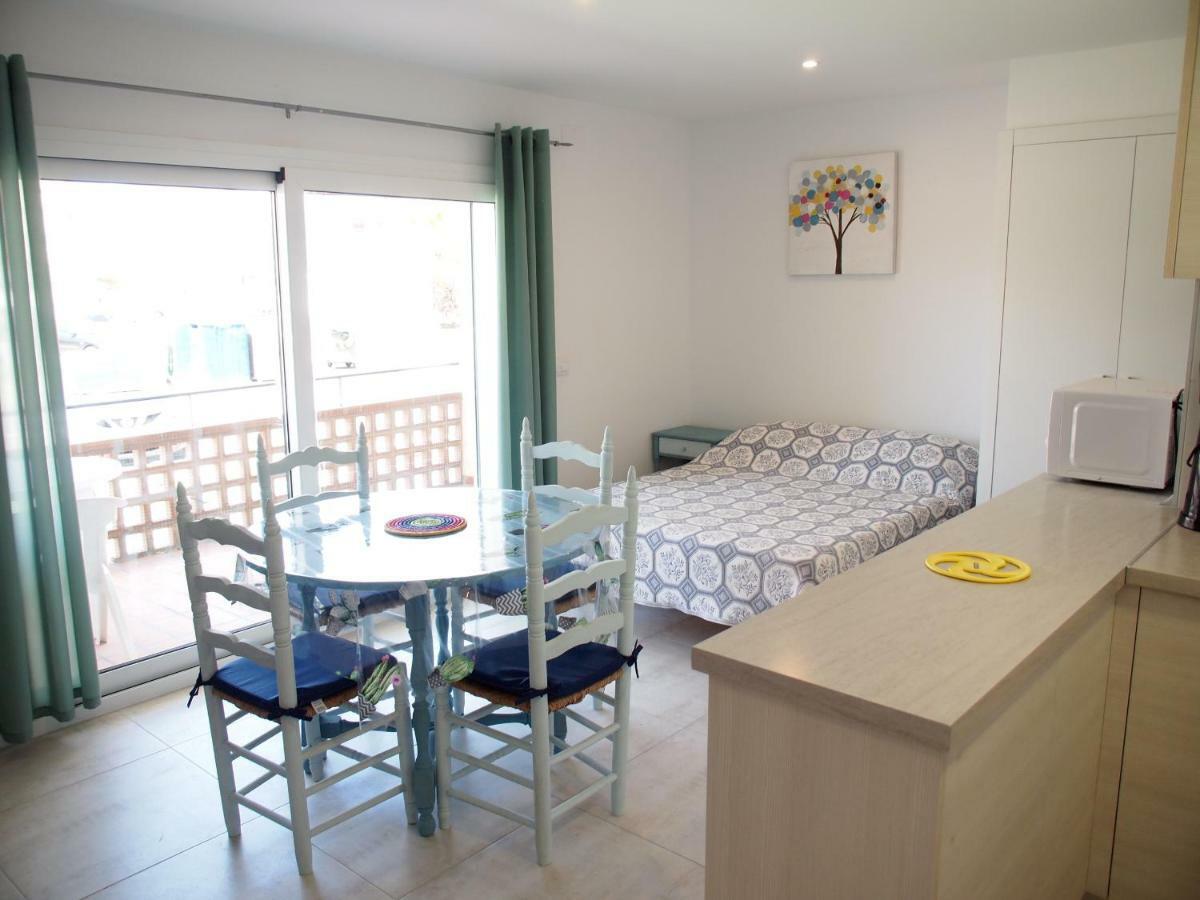 Miramar 2c Apartment Roses